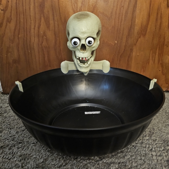 Rare Gemmy Animated Halloween Eyes Popping Skeleton Skull Head Candy Bowl (READ) - Picture 2 of 9